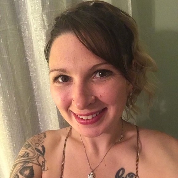 Meet your Posher, Amanda - Picture 1 of 1